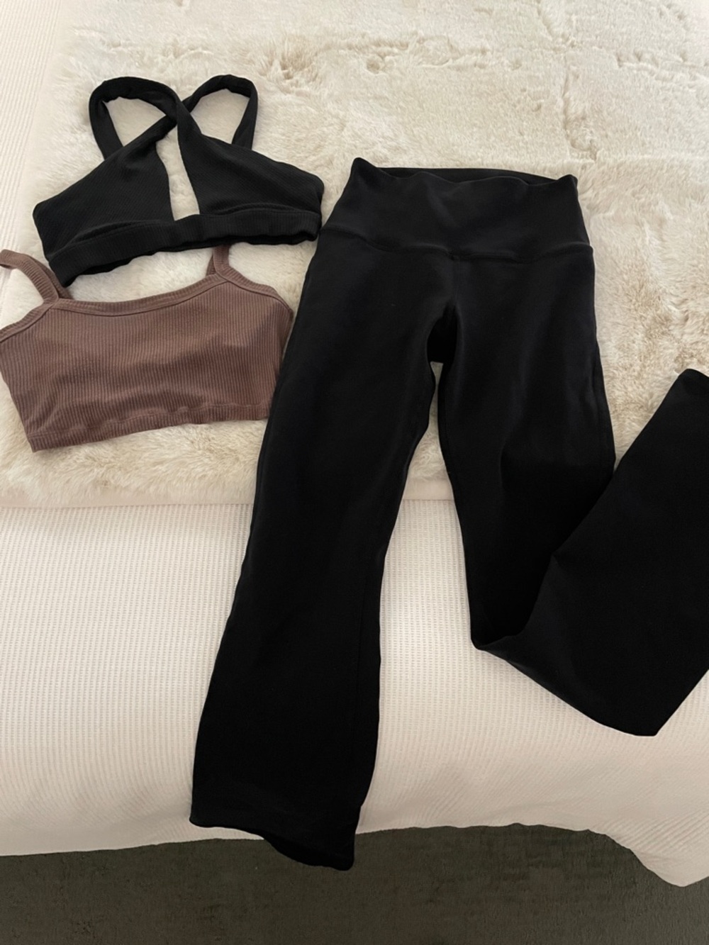 Alo sports bras and pants with a flare, XXS
